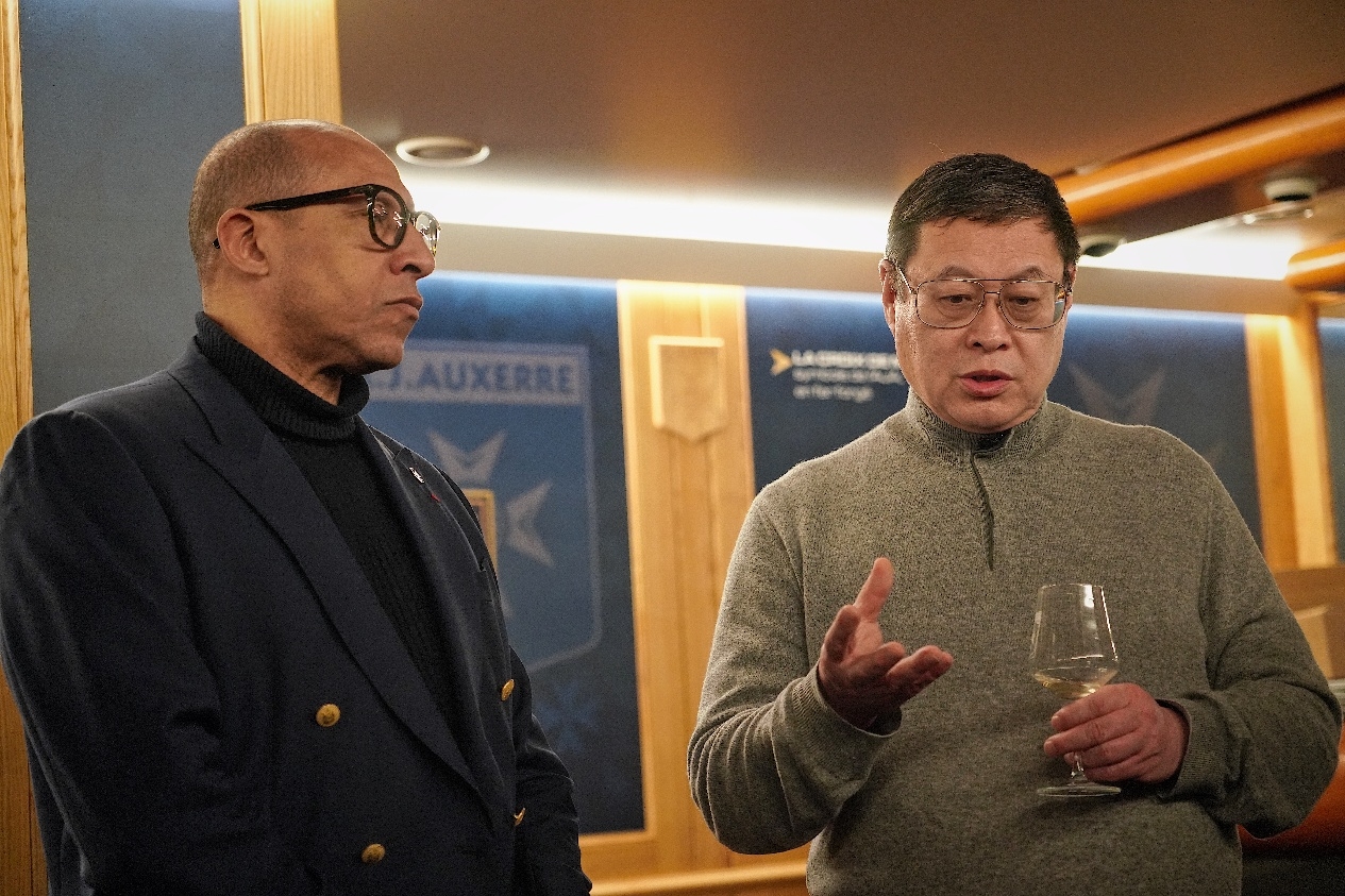 法國足協(xié)主席迪亞洛做客歐塞爾，并與董事會主席周云杰會晤